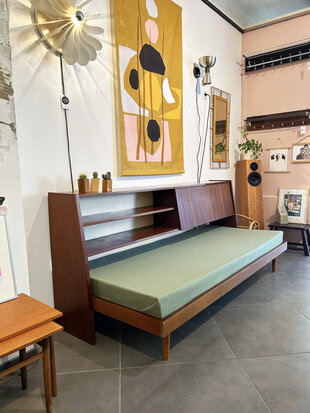 Vintage Jaren 60 daybed met ombouw-kast